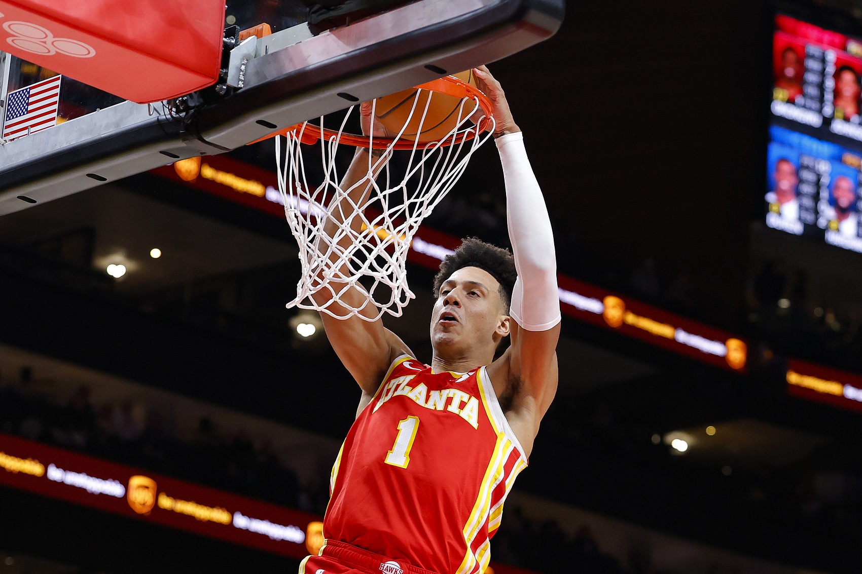 九游正版-张佳玮：半场单挑库里巴特勒仍是场上最强两人 但新老鹰跑垮勇士